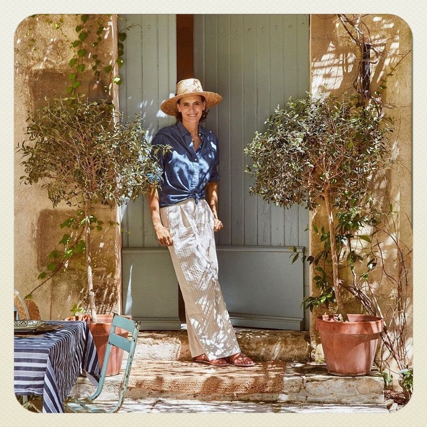 為何法國女人穿白襯衫、牛仔褲就好看？63歲超模法桑琪：優雅是少勝過多_img_4