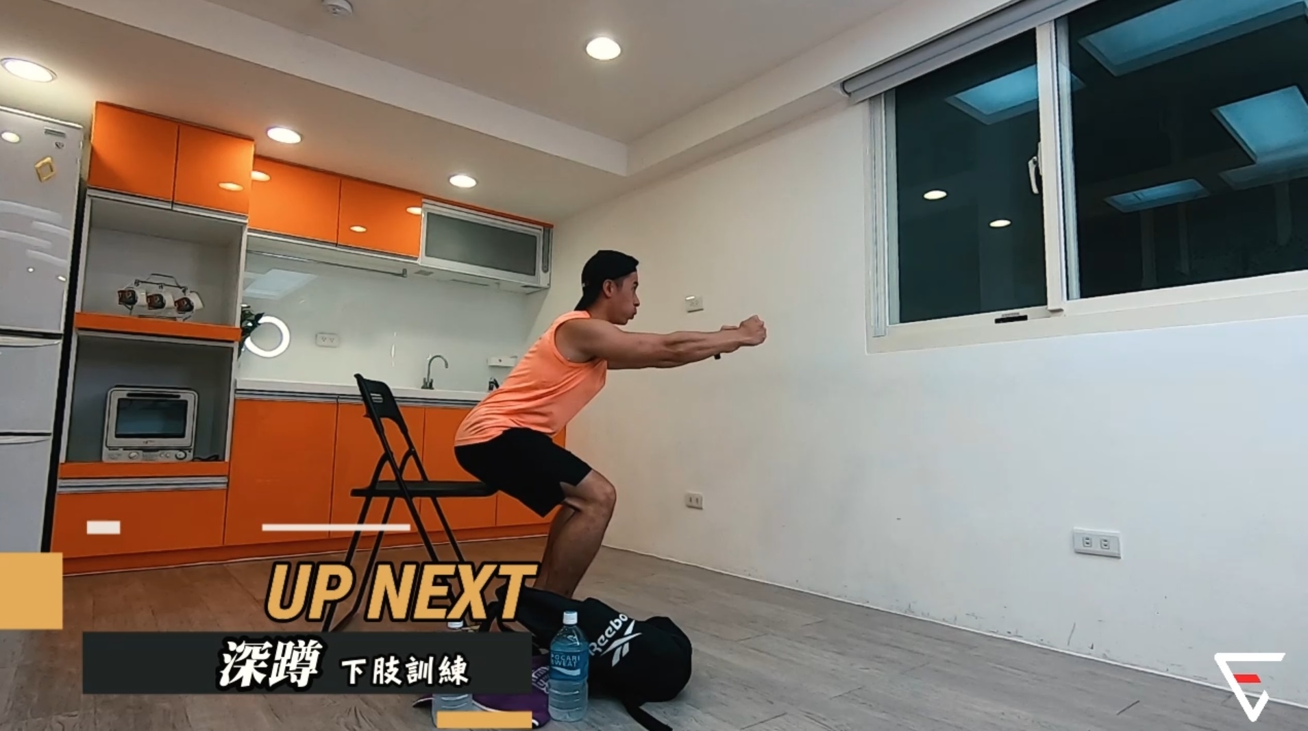 沒器材怎麼在家運動？體適能專家示範5組小挑戰，4本書就能練核心和平衡感_img_5