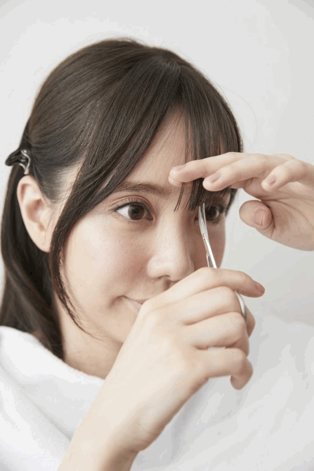 疫情下不去美容院,也能自己在家剪髮!髮型師傳授:男女都適用的3個不失敗技巧_img_5