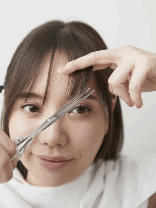 疫情下不去美容院,也能自己在家剪髮!髮型師傳授:男女都適用的3個不失敗技巧_img_7