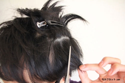 疫情下不去美容院,也能自己在家剪髮!髮型師傳授:男女都適用的3個不失敗技巧_img_10