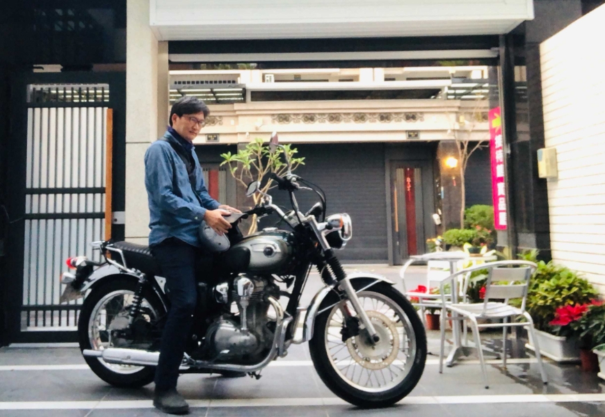 銀行主管48歲退休，彌補人生2個遺憾！陳志忠：轉行當繪畫直播主，被療癒也更踏實了_img_1