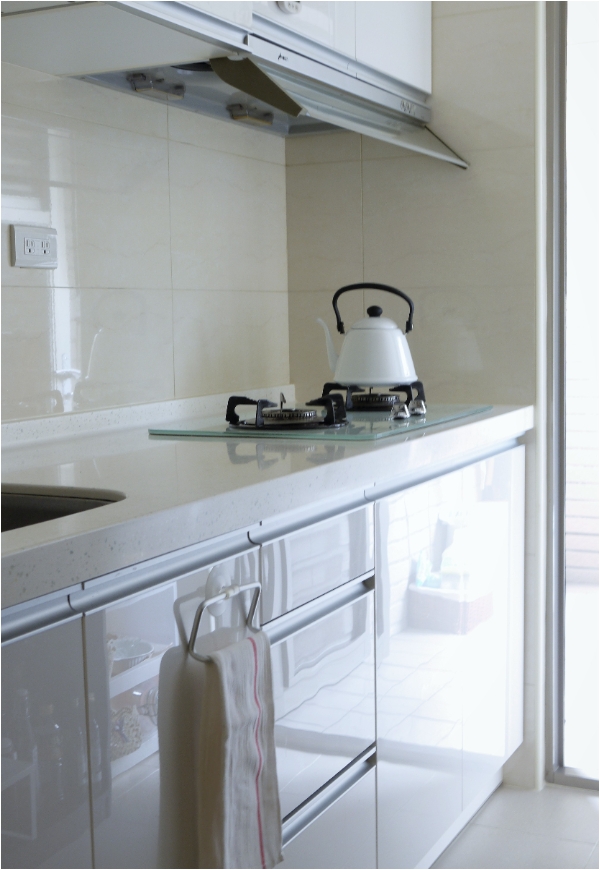 一坪迷你廚房,為何超級療癒人心?暴躁兔女王:不用佈置!這樣收納選物就讓空間變美_img_2