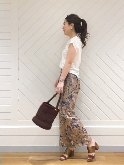 50後的超舒適時尚！寬褲怎麼穿，才能讓小腹消失、腿變長？_img_10