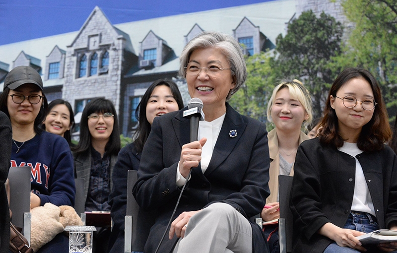 幹練女性不染髮,是世界趨勢!這些知名女性,如何讓白髮成為自信與智慧的象徵?_img_4