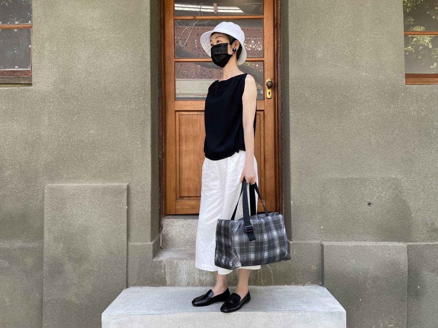 不染髮的勇氣!郭愛華:穿搭3原則,灰白髮也時尚 _img_2