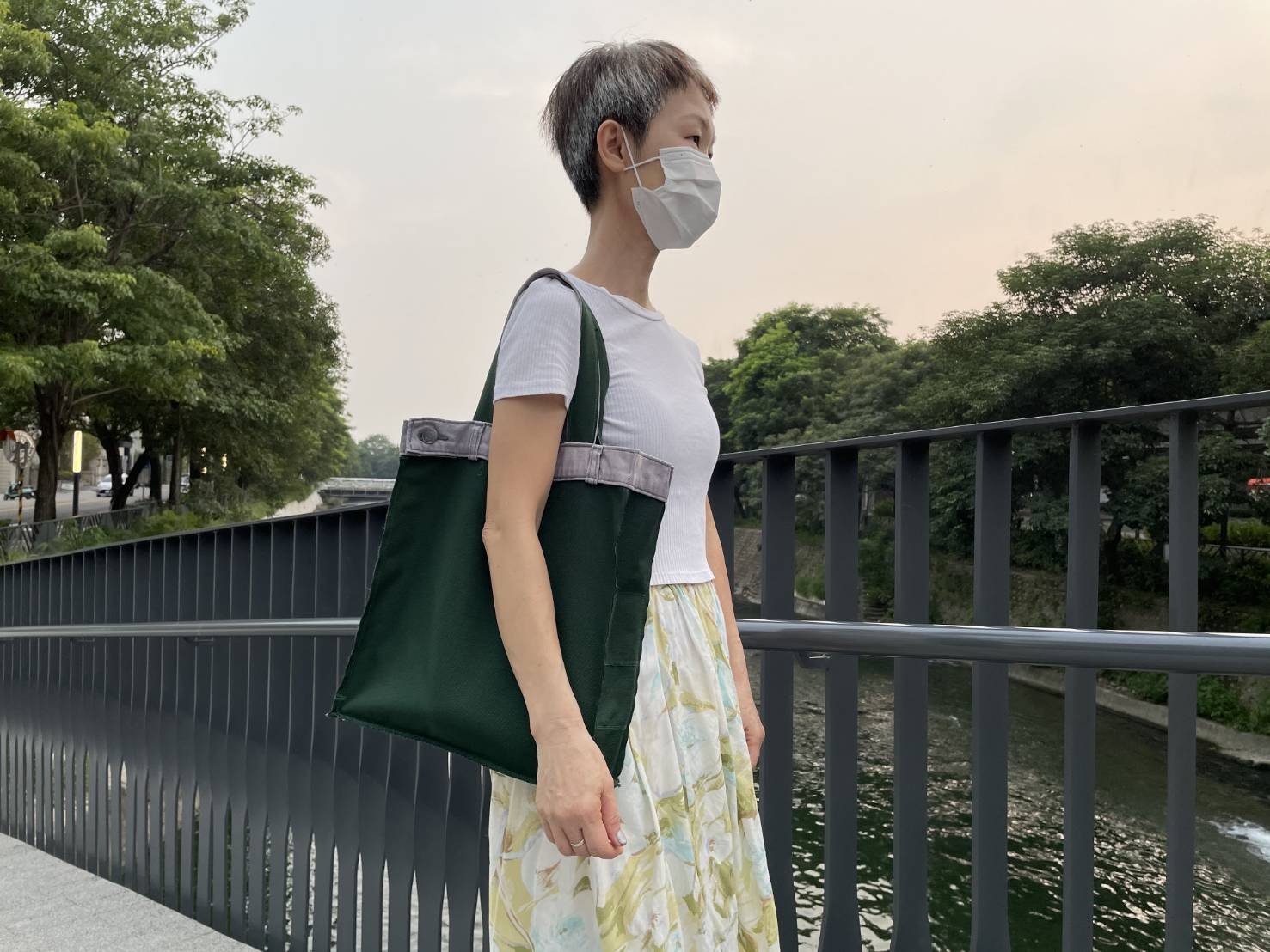 不染髮的勇氣!郭愛華:穿搭3原則,灰白髮也時尚 _img_3