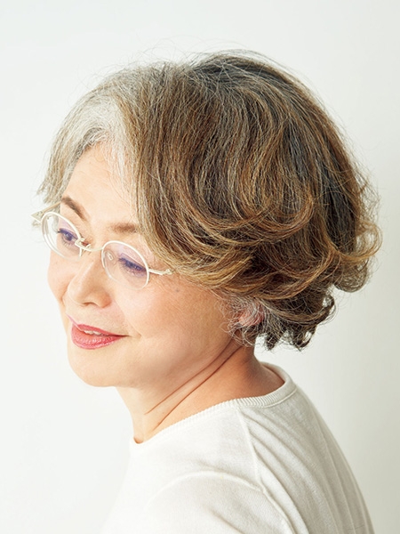 白髮一直冒，怎麼染髮較耐看持久？微白、半白、全白的染髮造型建議_img_5