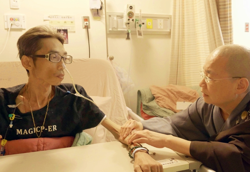 為何人要活得不像自己、那麼假？紀錄片《回眸》臨終患者的靈性照顧中，教會我們的事_img_1