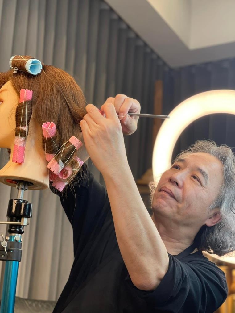 熟男留白髮好看的關鍵！美髮教父鄧泰華：不要變阿伯，首先要有愉悅的心情 _img_2