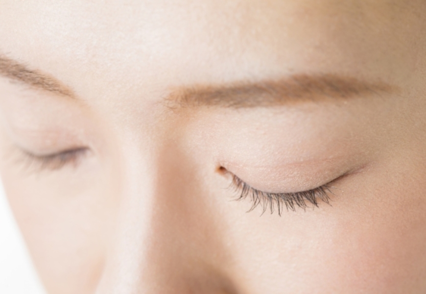 看起來年輕關鍵在臉的下半部！唇妝、腮紅怎麼畫，才有拉提與撫平的效果？_img_1