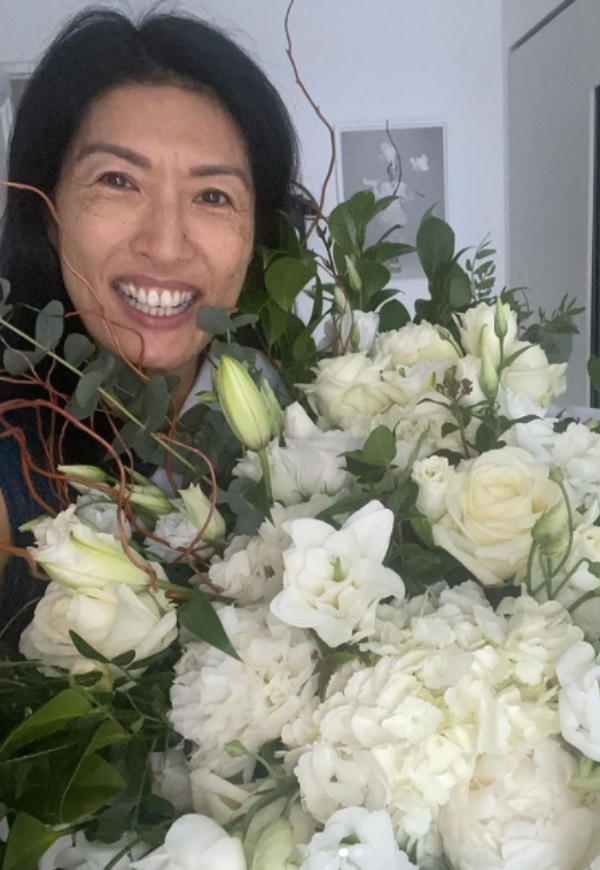 50歲當模特兒,黑斑、皺紋不用美肌!紀梵希侄媳婦Suzi:無需和別人一樣,不同就是美_img_3