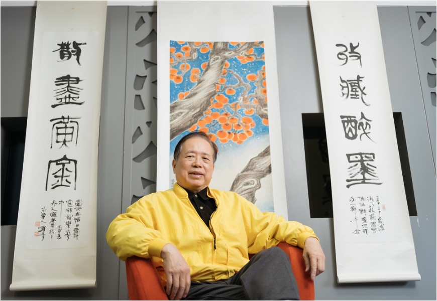 羅青曾以對聯「考藏醉墨 散盡黃金」形容自己。為了名家書畫,不惜一擲千金。(影巷26號攝)