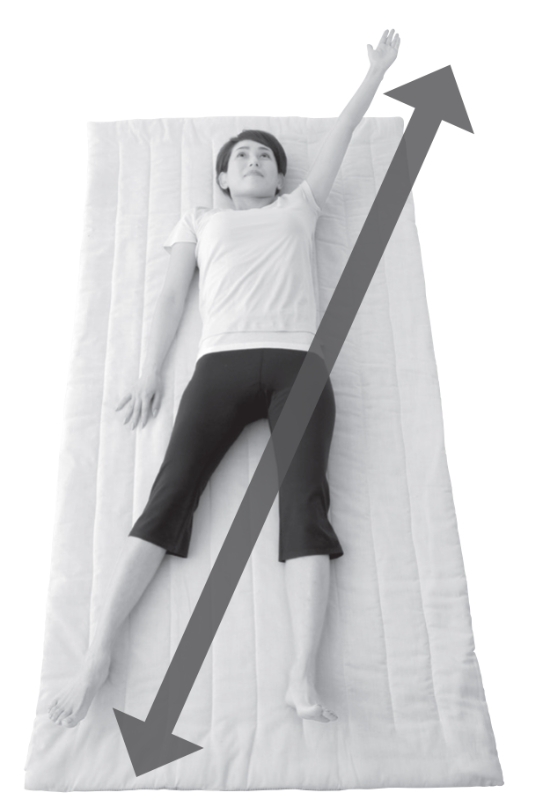 髖關節太緊，老後易跌倒！40後注意：每天躺著保養90秒，還防膝蓋痛_img_4