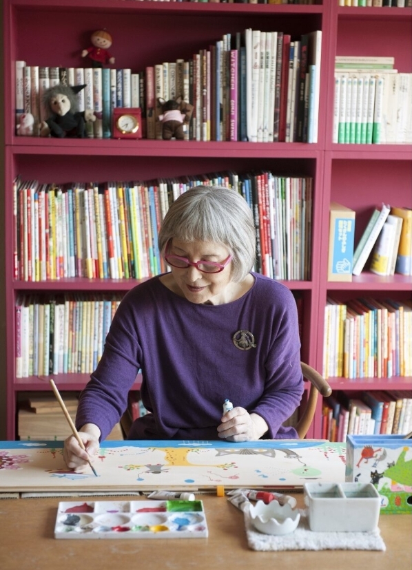 想像力能讓心情不同!《魔女宅急便》作者角野榮子:白髮後的穿搭,粉紅色與紅色特別適合_img_4