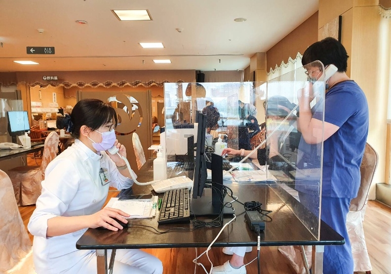 全台首批居家照護確診者經驗分享:電話打不通、等不到防疫計程車、送餐有問題怎麼辦?_img_3