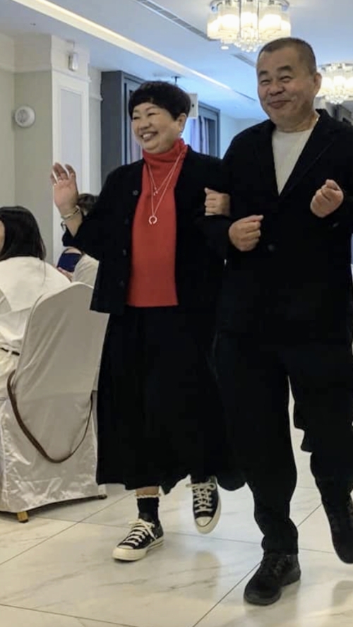 孩子結婚，媽媽穿什麼？拒絕俗豔！50+百位讀者分享「非典型」主婚人穿搭，像自己最優雅_img_5