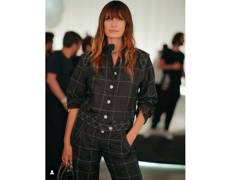 隨性就美！47歲名模Caroline de Maigret：法式時尚的精髓，是「節制」使用美的元素_img_2