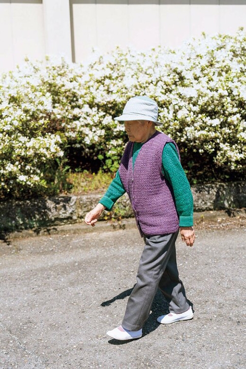 105歲還能挺直腰、當東奧聖火傳遞手!箱石阿嬤的元氣秘訣:日行千步30年、自己種新鮮蔬果兼練身體_img_1