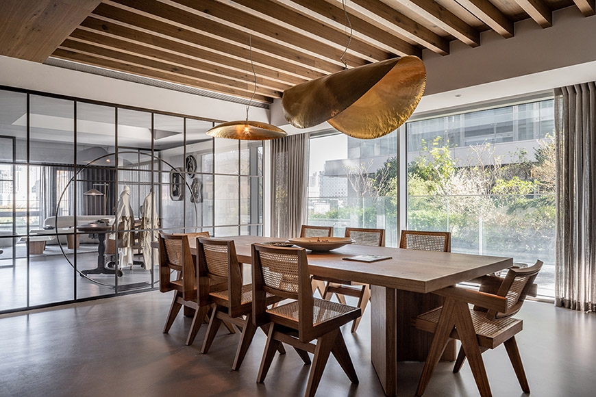 白髮、白襯衫、牛仔褲,如何穿出優雅與氣勢?設計師陳季敏:簡單最難,和諧最美_img_4