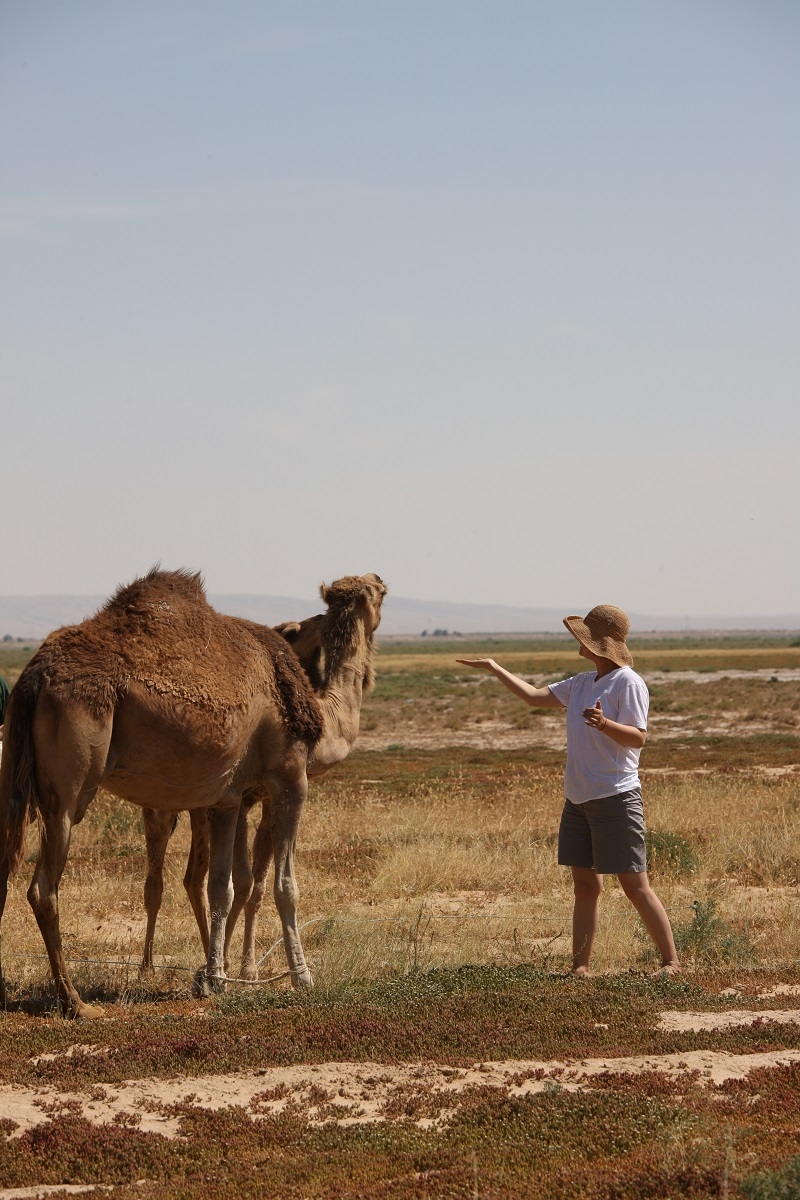 白髮、白襯衫、牛仔褲,如何穿出優雅與氣勢?設計師陳季敏:簡單最難,和諧最美_img_3
