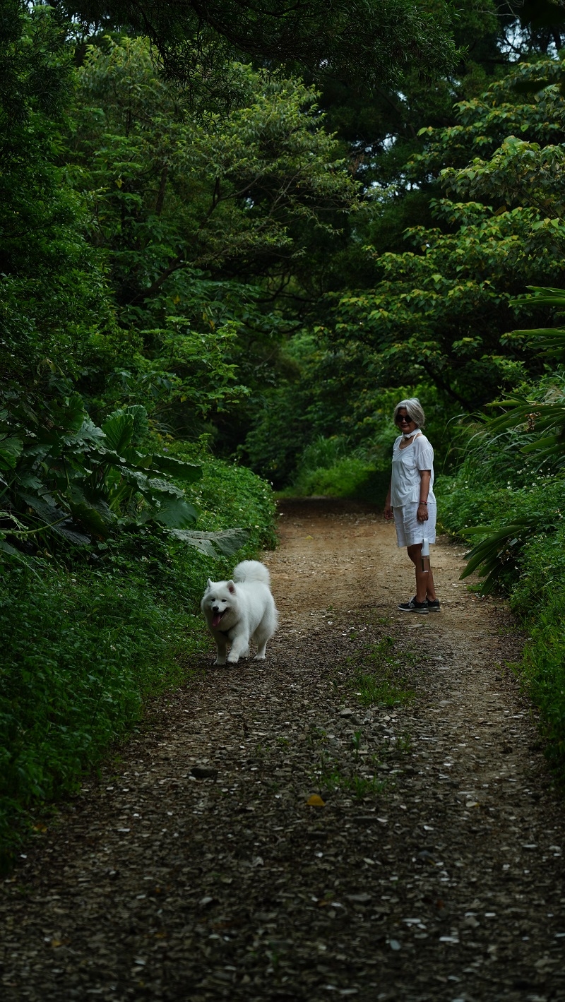 白髮、白襯衫、牛仔褲,如何穿出優雅與氣勢?設計師陳季敏:簡單最難,和諧最美_img_6