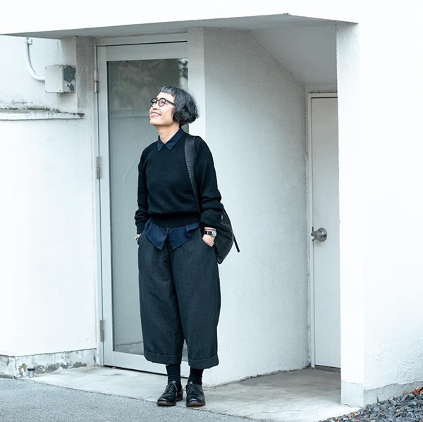 60後的穿著,如何簡約洗鍊?日本人氣包包設計師江面旨美:不追逐時尚的基本款穿搭美學_img_2