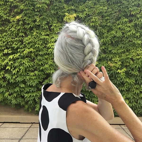 30歲留白髮、54歲成為時尚模特兒！Sylviane：天天騎單車、找尋生活美好片刻，內心的喜悅會反映在外表_img_4