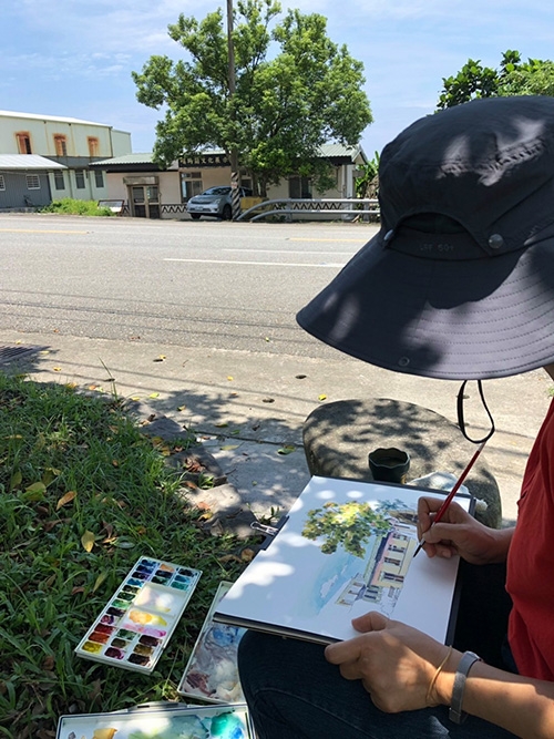 曾是平凡主婦，一個人移居台東看美景寫生！孫傳莉：中年還來得及圓夢，不要在後悔中度過下半生_img_1