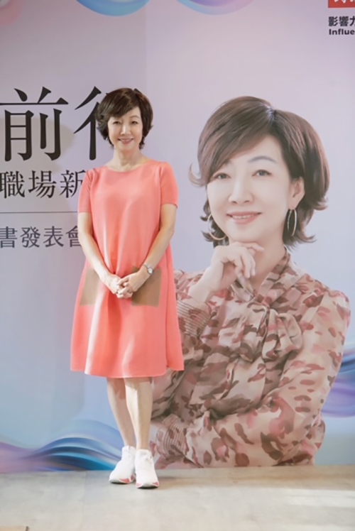 一雙小白球鞋能帶我完成想走的路，想做的事，能量不會因為穿錯鞋而疲憊不堪。