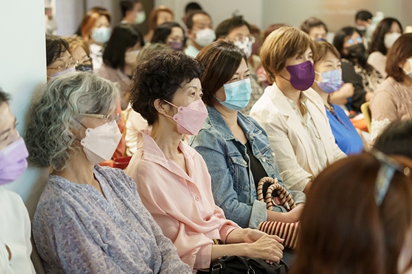 50+會員活動採實體、線上直播方式同步進行，實體活動限定50+贊助者參與。