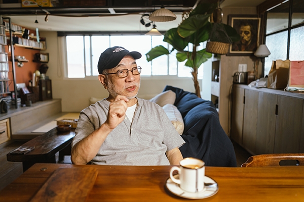 王靈安認為，保持好奇心，人生才有樂趣。