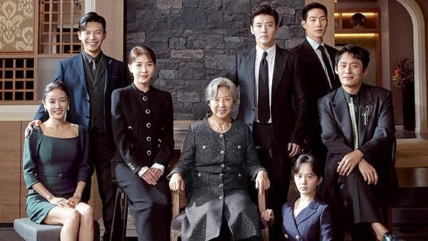 50+追劇：《王冠》第五季重現黛安娜王妃掙扎，《春心萌動的老屋緣廊》蘆田愛菜、宮本信子成忘年之交_img_2