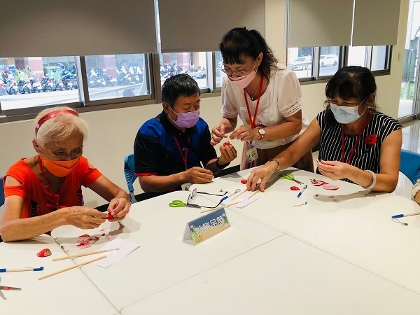 用興趣療癒自己也為他人創造第二人生 嘉義市不老生涯規劃師李玉玲：學習新事物，讓我更年輕快樂_img_2