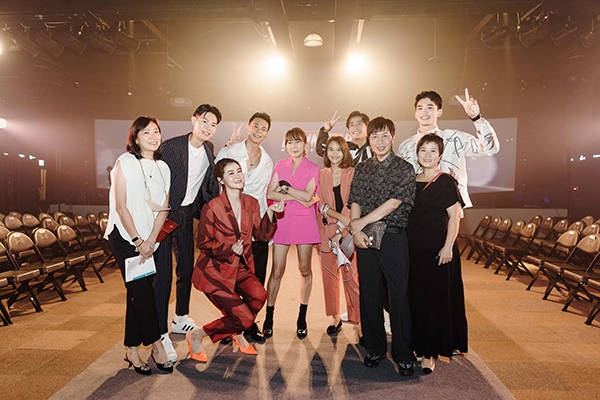 「伊林璀璨之星」工作照，為年輕人搭建逐夢的舞台，那份熱情也能感動自己。（Jerry Tian Ying Min攝）