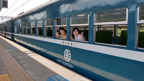 許多五、六年級生十分熟悉的藍皮普快車，重新改裝後以「藍皮解憂號」登場。