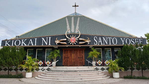 充滿原住民特色裝飾的金崙聖若瑟天主堂。