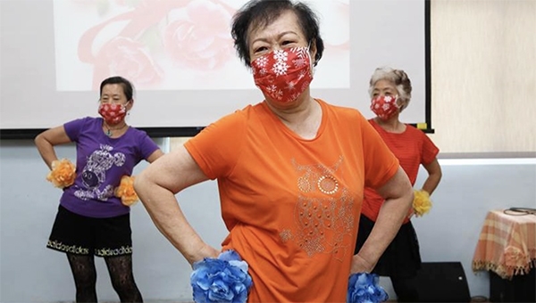 台姐說，現在可以天天跳舞，圓了年輕時的夢，還有什麼比跳舞更快樂呢。