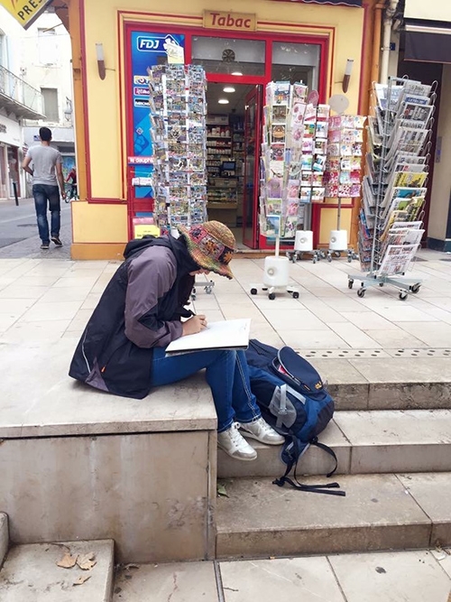 邊走邊畫，是莊祖欣紀錄旅途風景的方式。