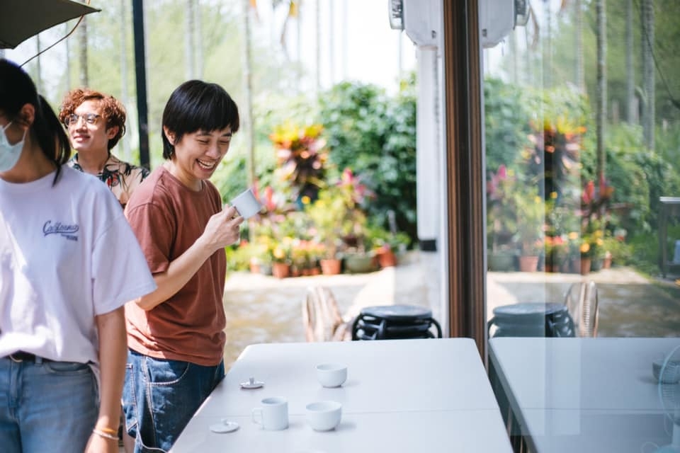 要決定怎麼穿，最重要的是考量場合。盧淑芬笑說，在輕鬆的場所，太過「Dress Up」，反而會給人壓力。