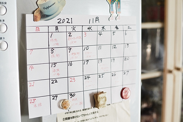 養成隨手筆記、備忘的習慣，就不怕會因為年紀大而忘東忘西。（出自自然生活）