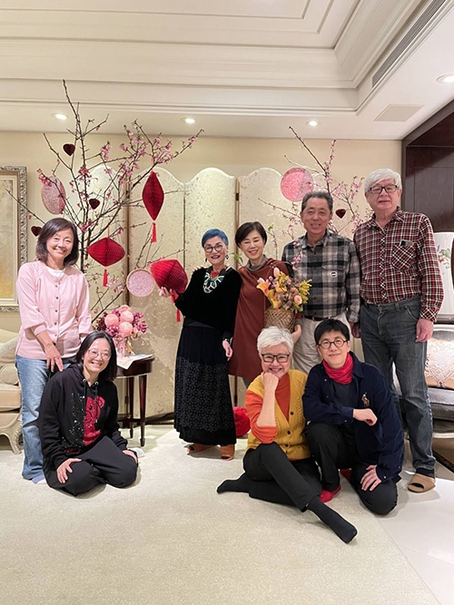 德高望重的名人，更懂得謙虛待人，選擇有益身心健康的話題。