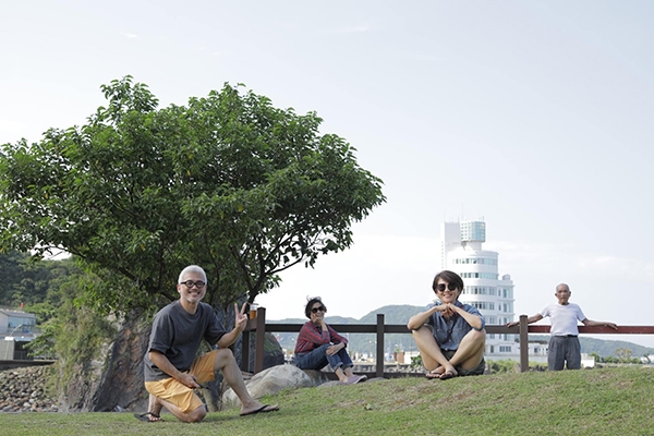 彼此關心卻適度保持距離，是阿嬌現在處理家人關係的新練習。