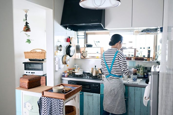 有感於租金是一筆可觀的支出，紫苑決定購入一間小坪數的中古屋，卻也幾乎花完了所有積蓄。（出自大和書房）