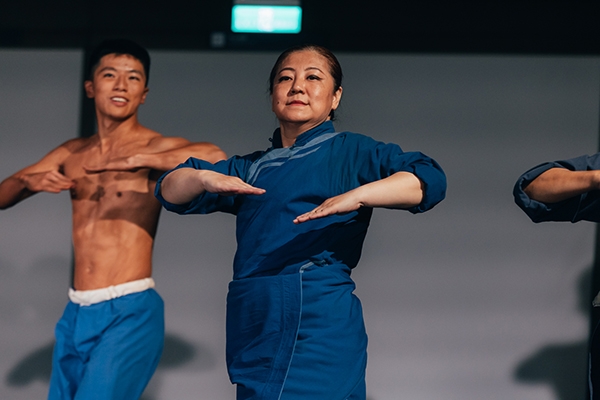 林懷民說「年輕的另一個名字是勇敢」，學員說，如果我們可以一直勇敢，是不是就會永遠年輕？（蔡耀徵攝）