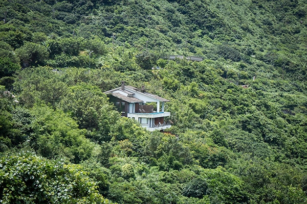 座落於群山環繞之中，緩慢金瓜石擁有絕佳的地理位置。