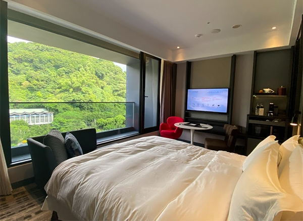 擁有這樣的一片山景，很難想像天閣酒店劍潭館距離捷運站僅1分鐘路程。