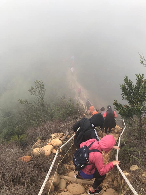 第一次挑戰火炎山就遇大霧，但只能前進不能回頭的挑戰完成後很有成就感。