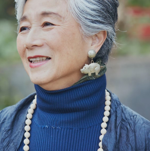 善用有存在感的配件、就能享受穿搭的樂趣。（出自北歐、暮らしの道具店）