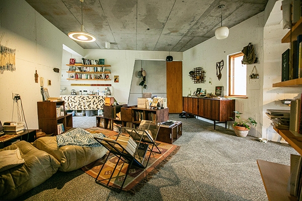 屋內沒有太多隔間，保留更舒適寬敞的起居空間。